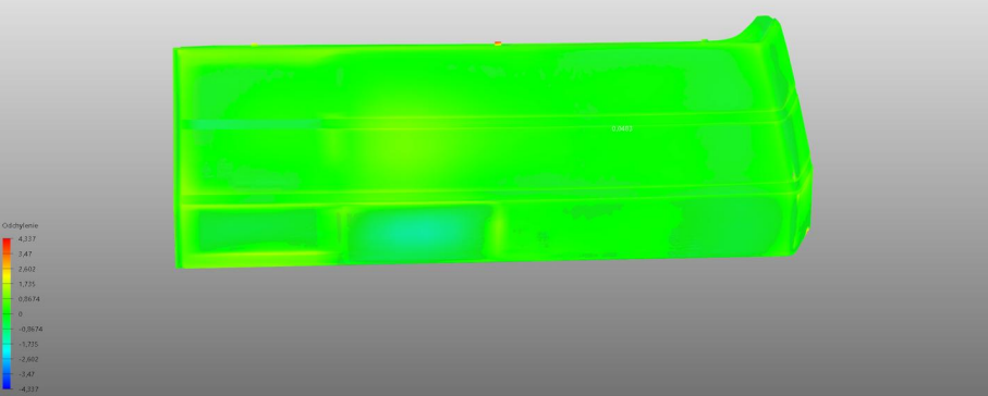 Mapa odchyłek modelu CAD klosza lampy Mitsubishi Starion względem skanu 3D, średnie odchylenie 0,0483 mm