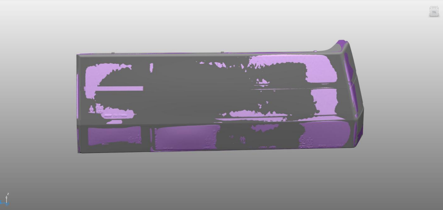 Porównanie modelu CAD (szary) ze skanem 3D oryginalnej części (fiolet) — klosz lampy tylnej Mitsubishi Starion